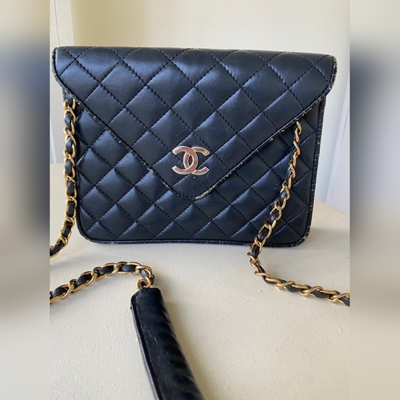 AUTHENTIC VINTAGE BLACK CHANEL PURSE - Picture 2 of 7
